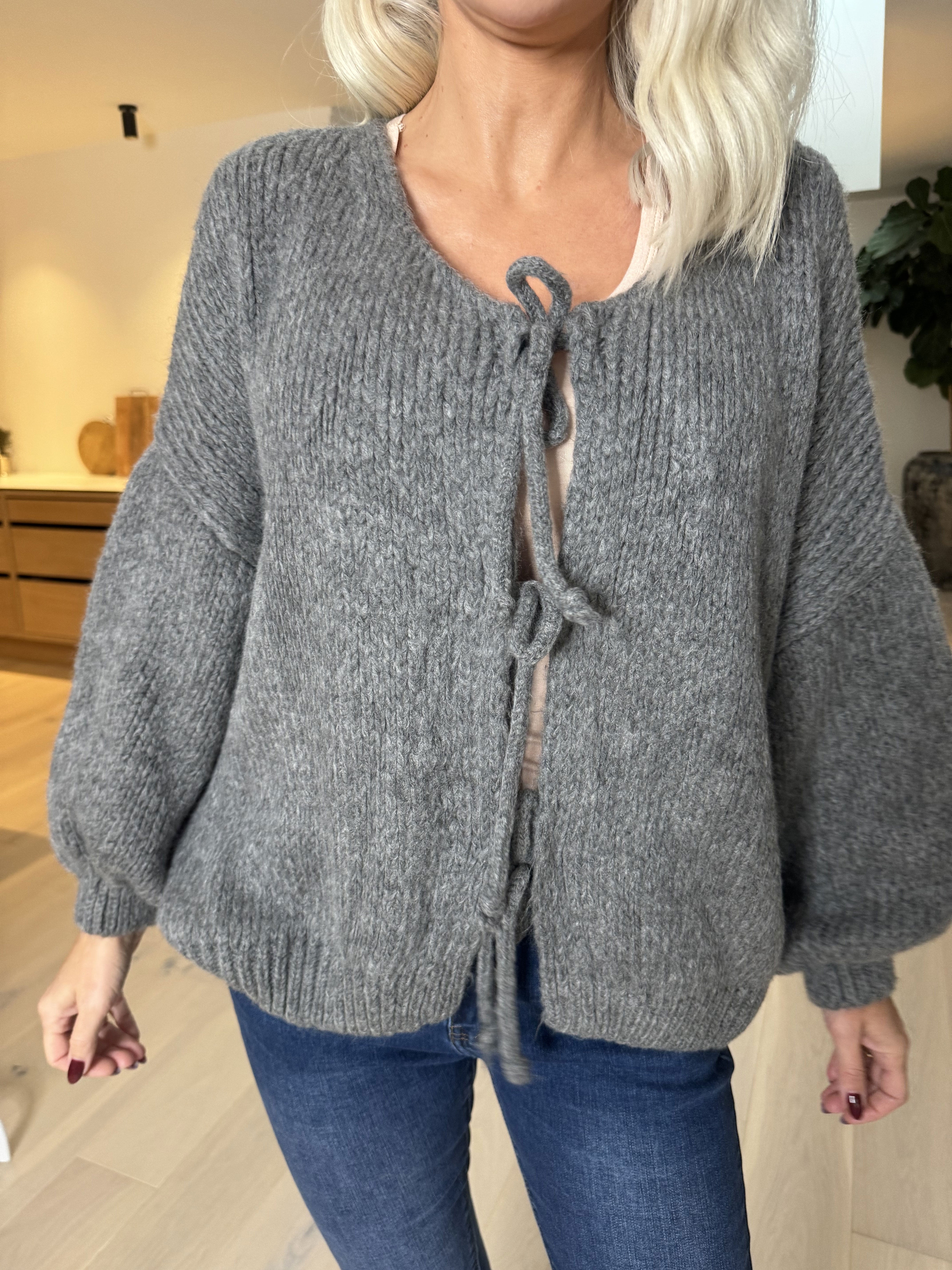 Kimberly - Söt tjock stickad kofta med rosetter